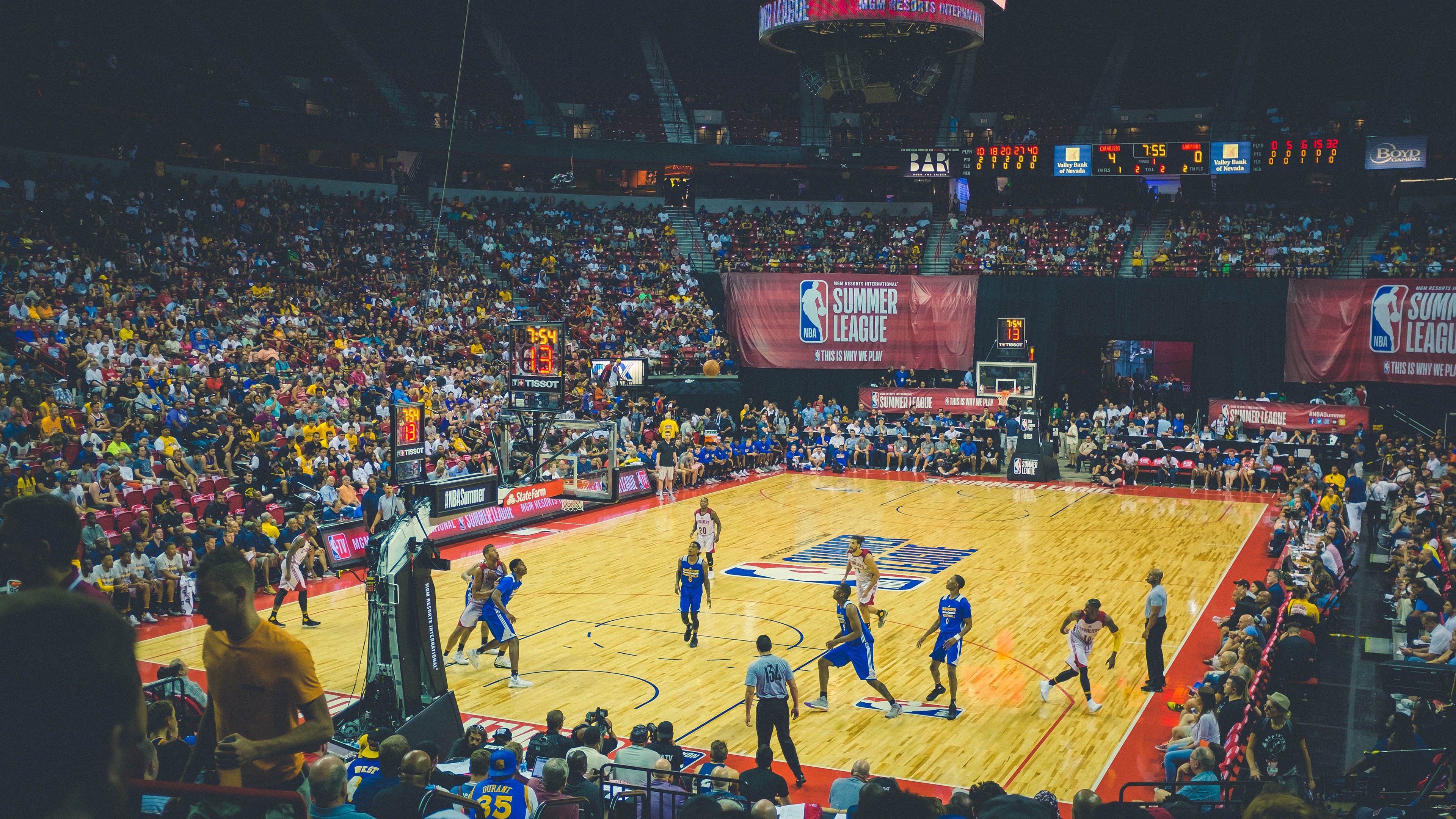 史诗般的比赛：马拉松选手力争第一，21位马拉松选手